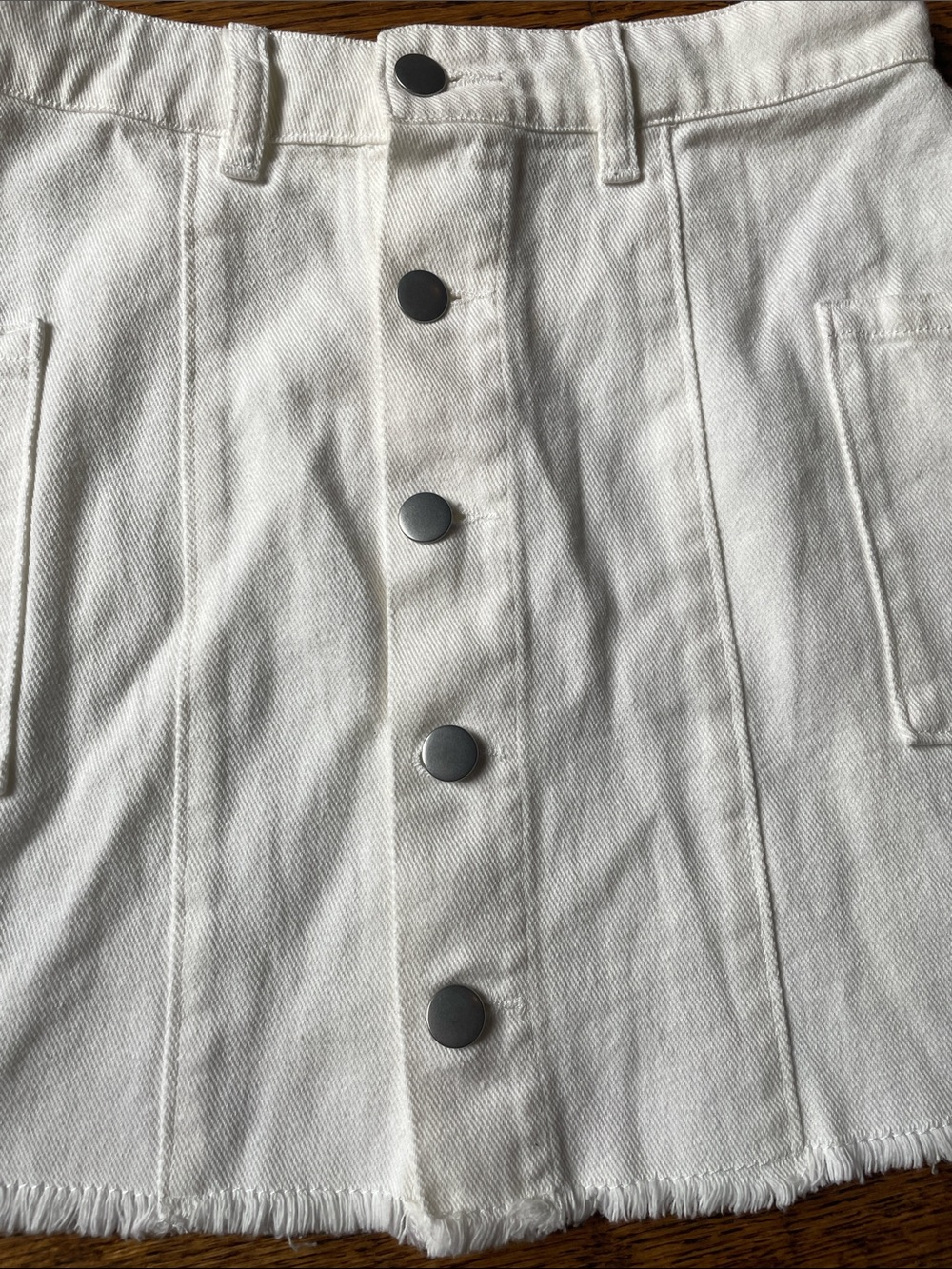 HYFVE White Button-Front Mini Skirt with Patch Pockets - Picture 3 of 10